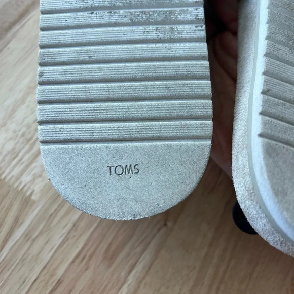 TOMS π Sandals - Picture 4 of 7